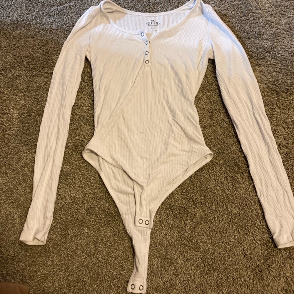 ♡ NWOT hollister bodysuit